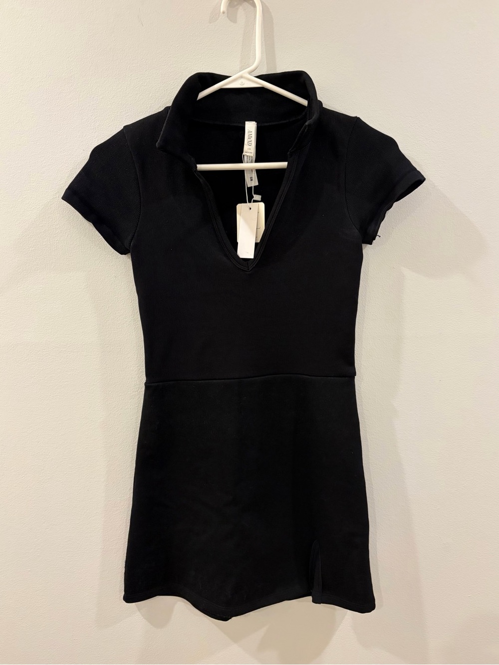 NWT ANWND Sporty Collared V-Neck Mini Dress Stretchy Flattering Black S/M Flaw
